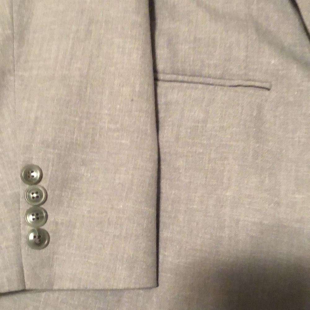 Beautiful suit coat - Picture 4 of 7